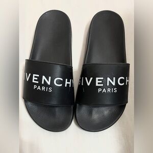 Givenchy Black and White Logo Slides